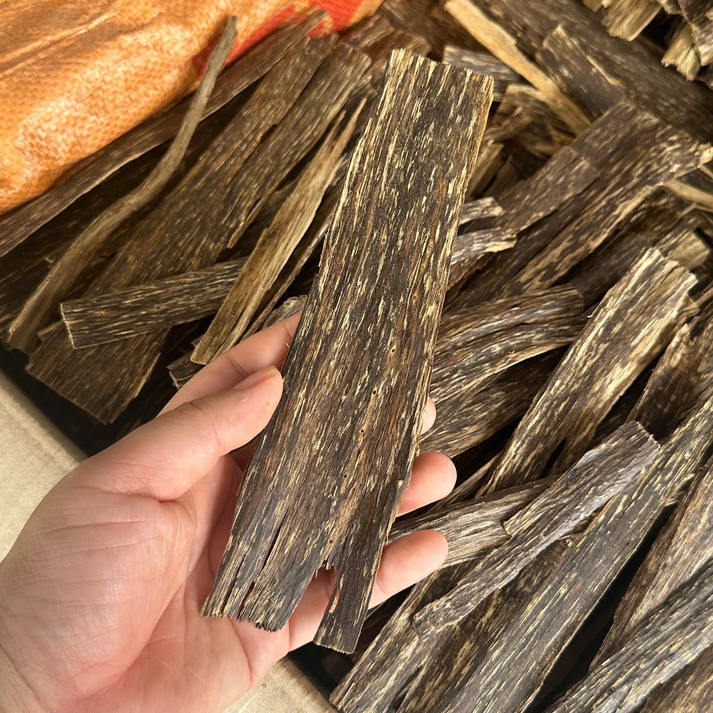 China Oud Flat High Quality 5A